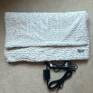 Brookstone - Heated throw. 50”X 60”